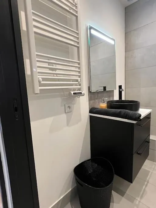 Appartement Metro 14 Et Le Metro 7 A 5 Minutes A Pied Emplacement Strategique Plus Parking Gratuit Le Kremlin-Bicêtre France