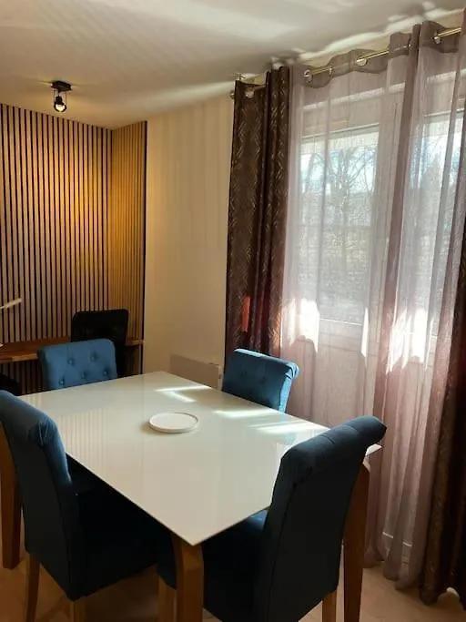 Appartement Metro 14 Et Le Metro 7 A 5 Minutes A Pied Emplacement Strategique Plus Parking Gratuit Le Kremlin-Bicêtre