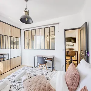 Metro 14 Et Le Metro 7 A 6 Minutes A Pied Emplacement Strategique Parking Gratuit Appartement